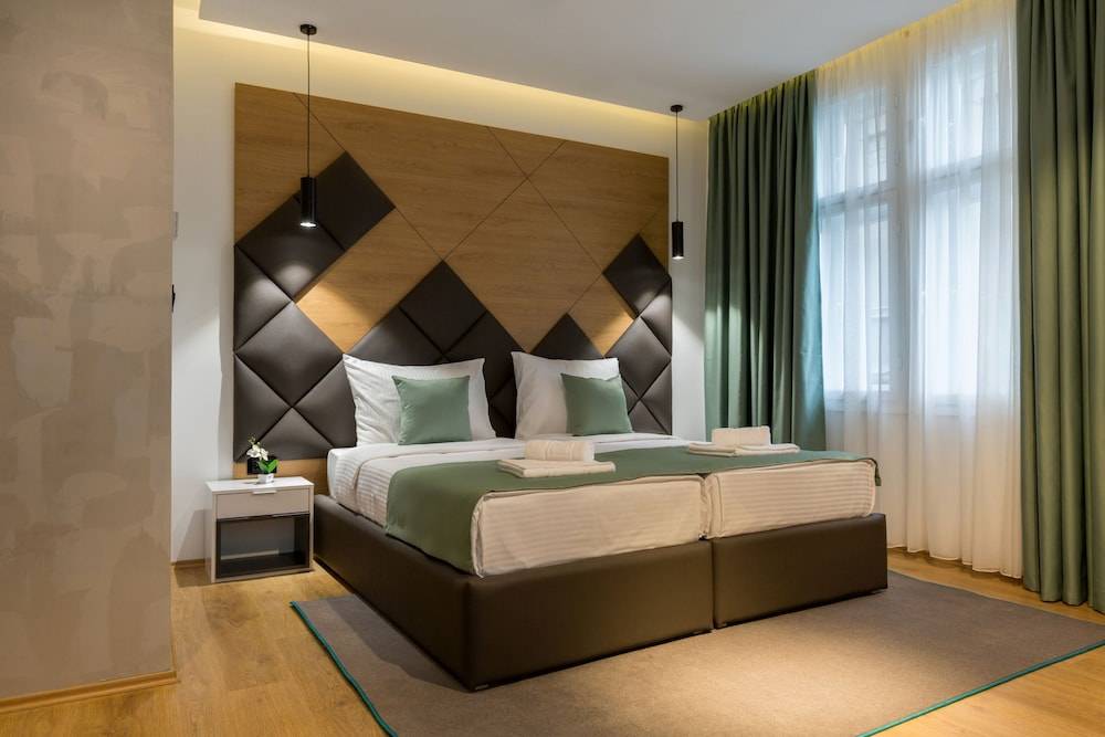 Capital Hotel Garni 1