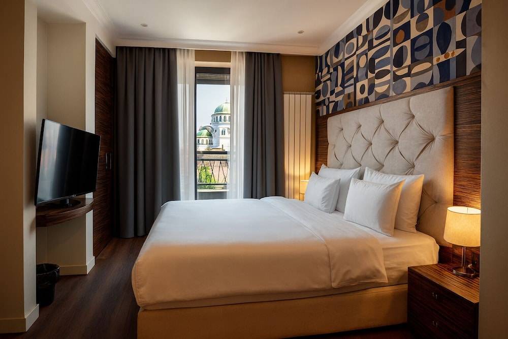 CRYSTAL Hotel Belgrade 1
