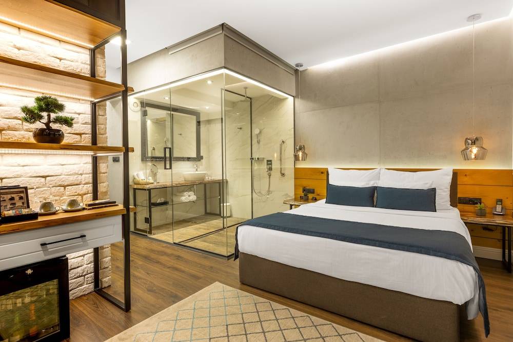 One Luxury Suites 1
