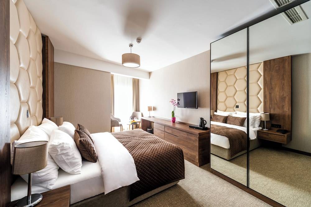 Amsterdam Hotel Pool & SPA 1