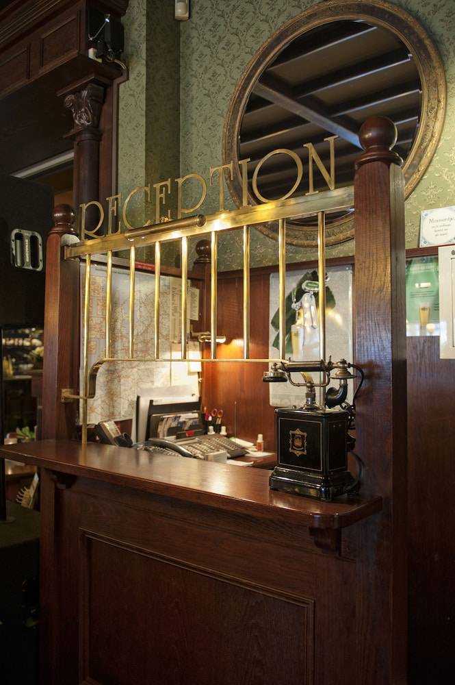 Hotel et le Cafe de Paris 2