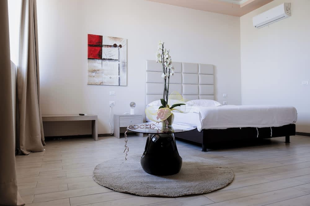 Queen Hotel 2