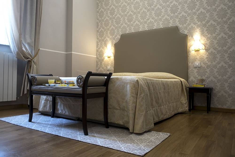 Hotel Navy 1
