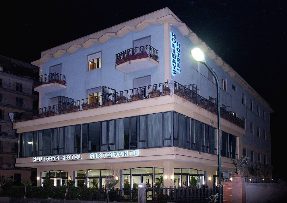 Hotel Holidays 1