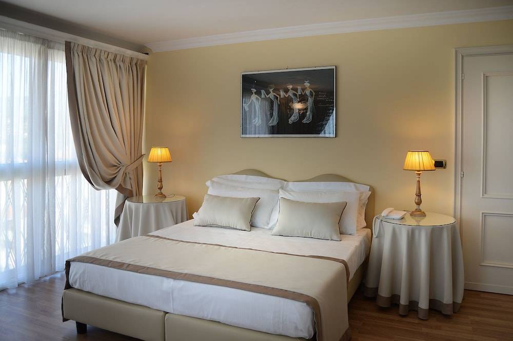Ambasciatori Palace 1