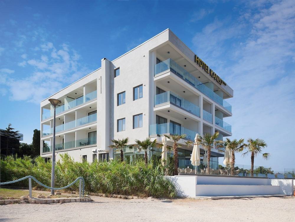 Kaneo beach hotel Novalja 1