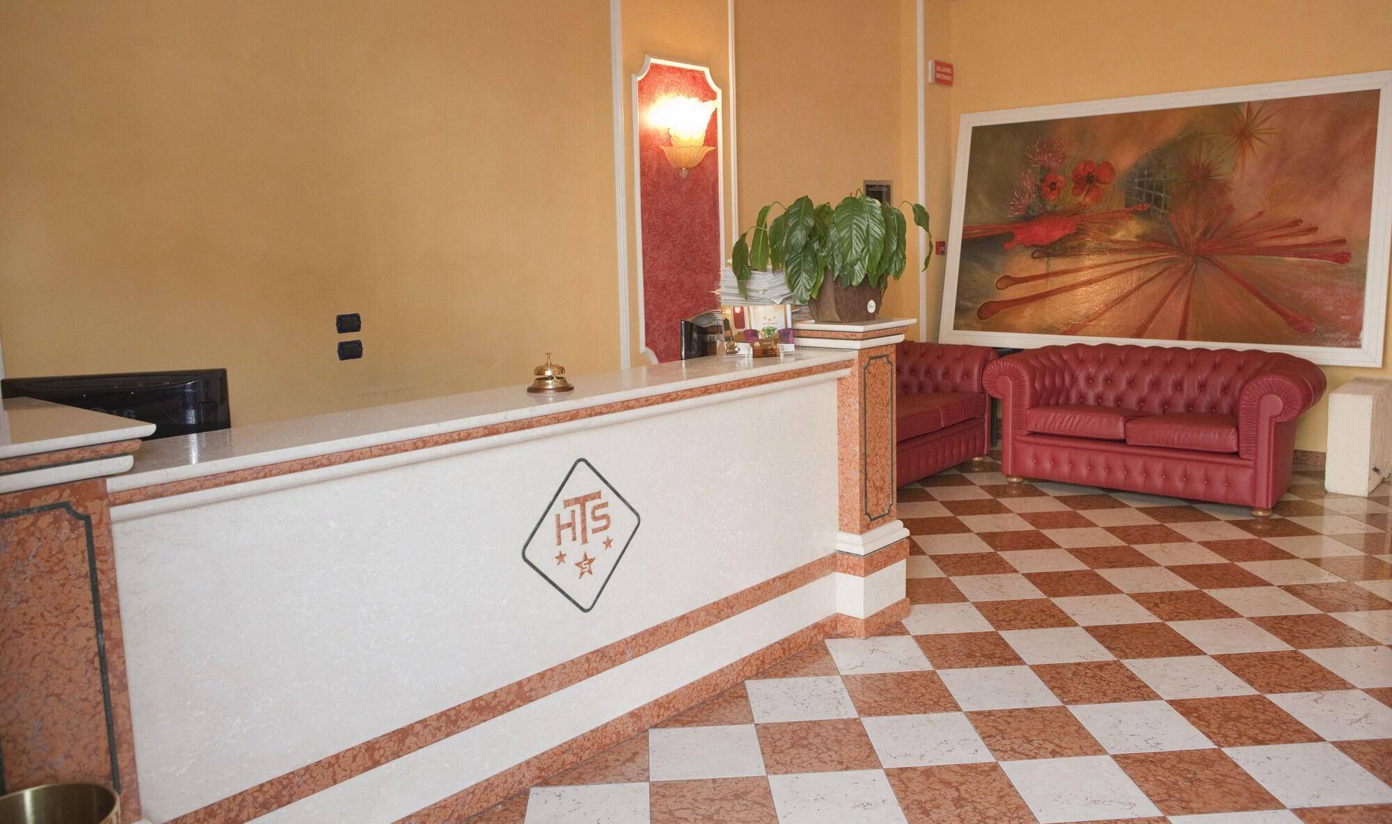 Hotel Tito Serrano' 2