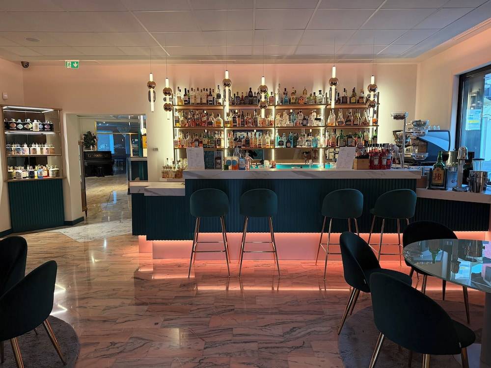 Green Park Hotel 1