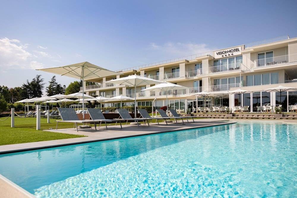 Vision Hotel 1