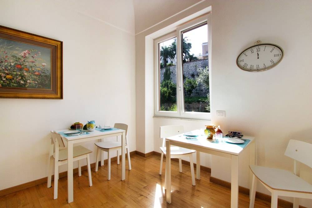 Capri Inn 2
