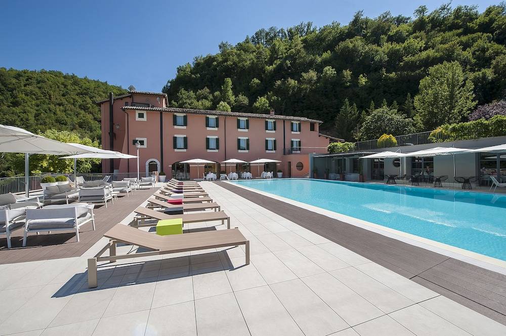 La Reggia Sporting Center Hotel 1