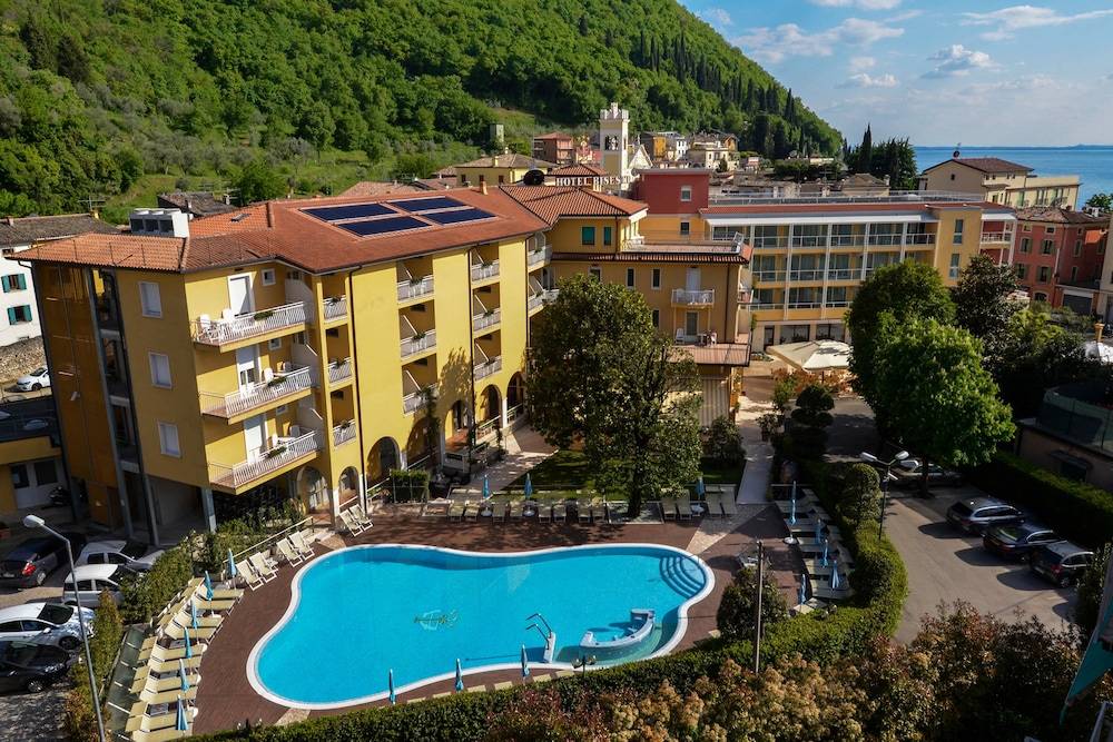 Hotel Bisesti ***S 1