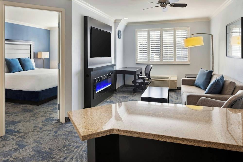 City Express By Marriott Manhattan Beach 1