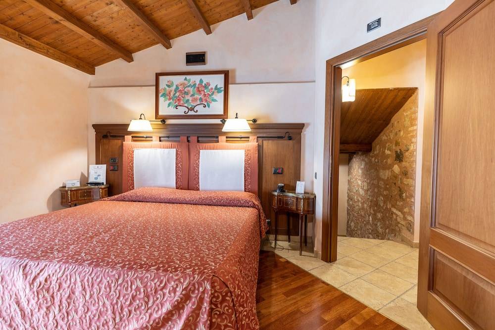 Relais Abbazia Santa Anastasia Resort & Winery 1