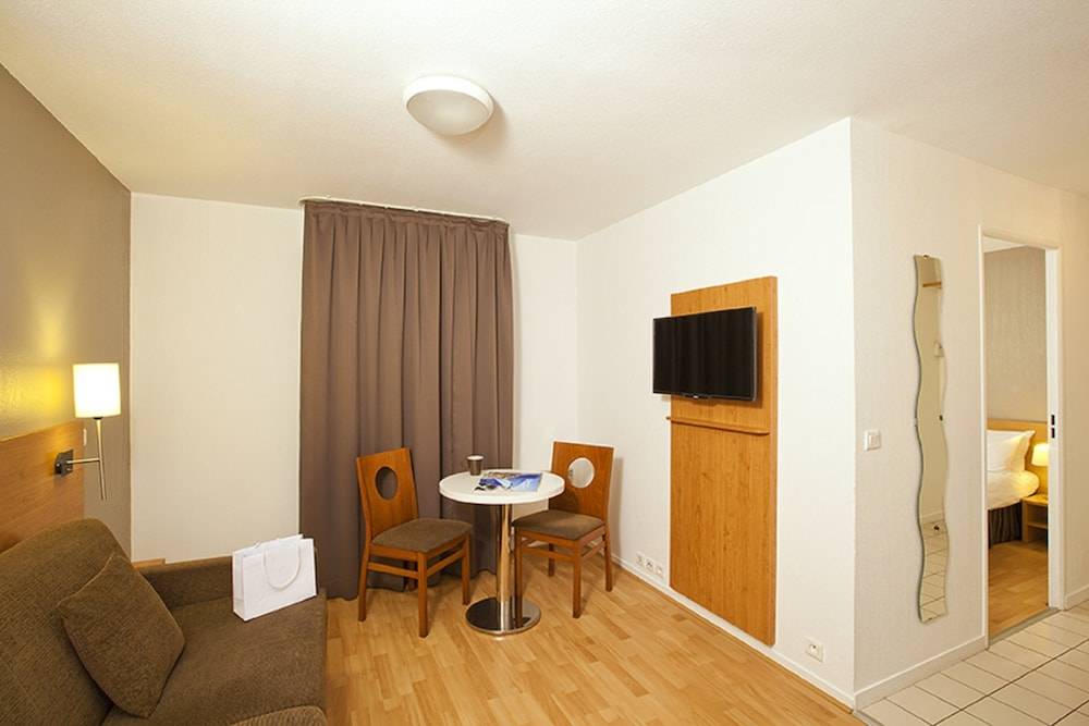 Séjours & Affaires Paris Ivry 1