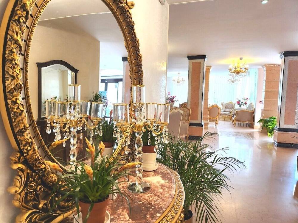 HOTEL ROYAL Paris Ivry 1