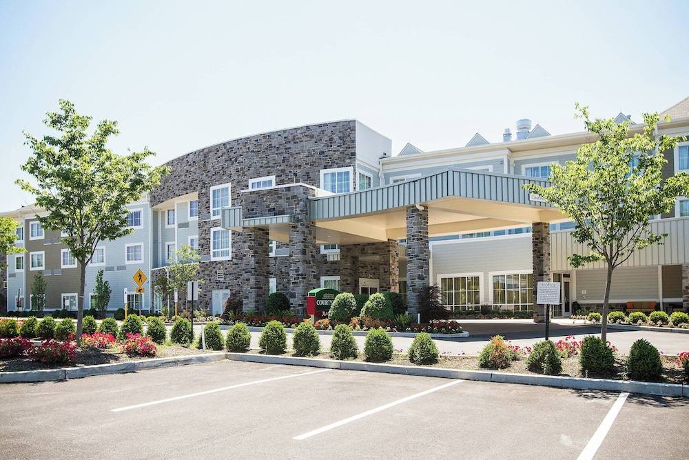 Courtyard by Marriott Philadelphia Springfield 1