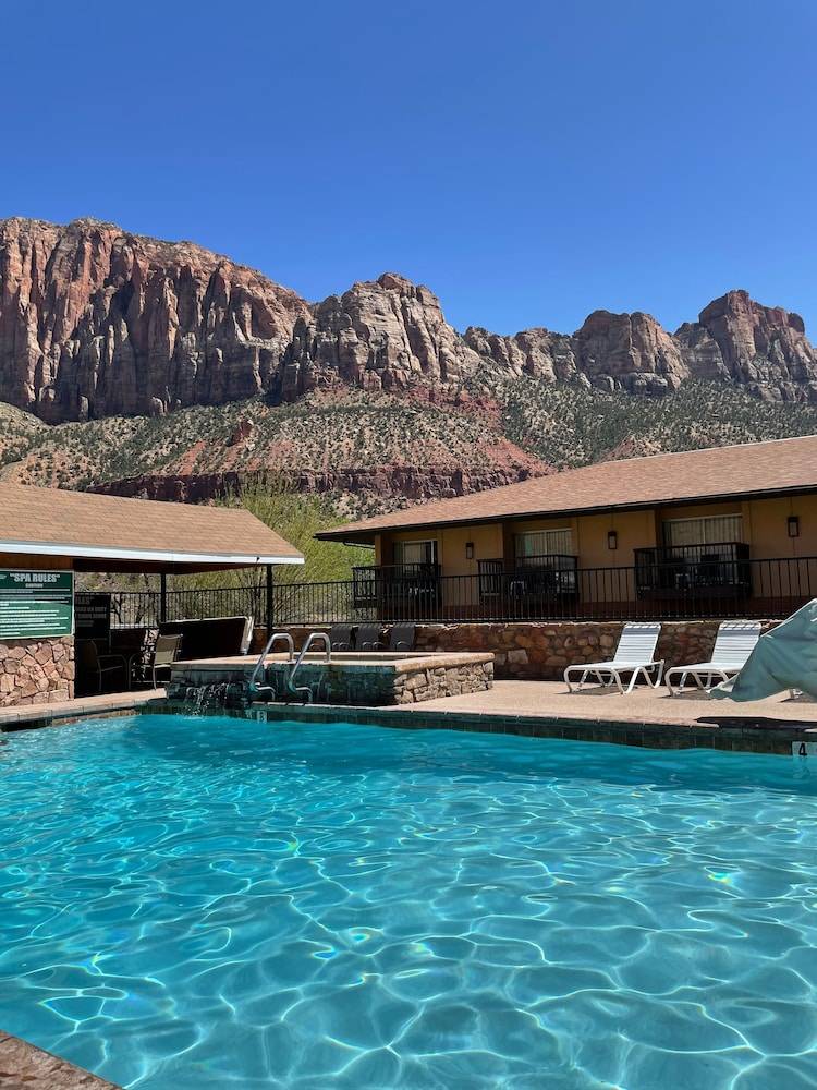 Bumbleberry Inn 1
