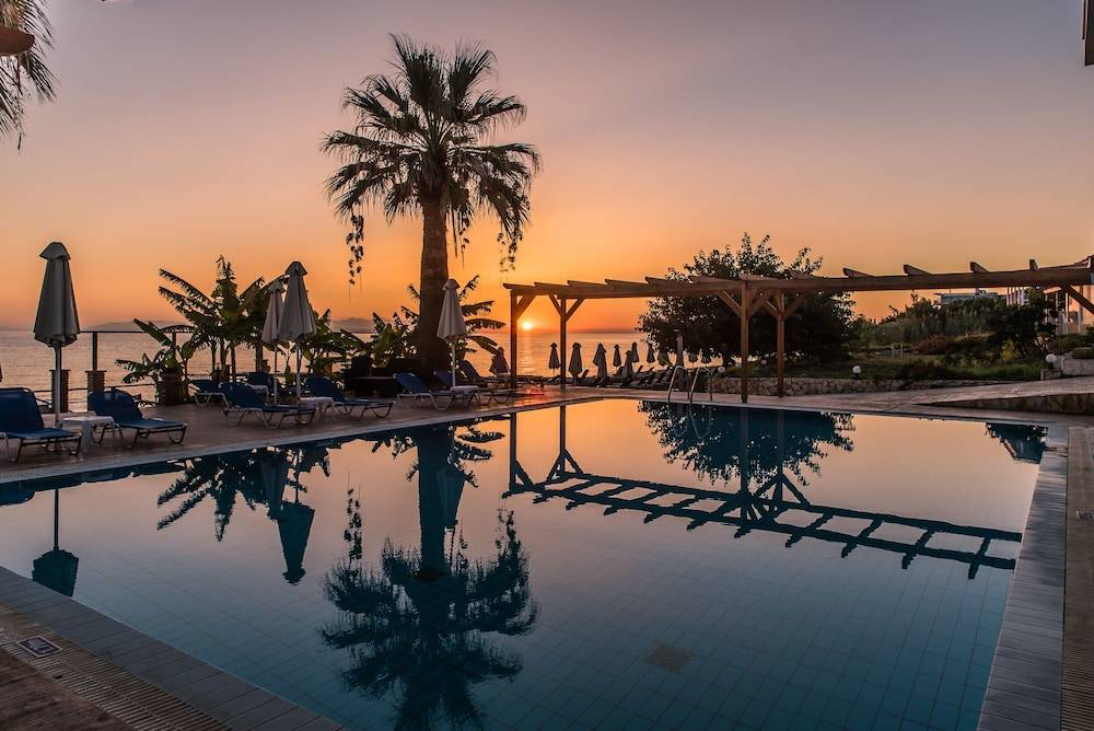 Belussi Beach Hotel & Suites 1