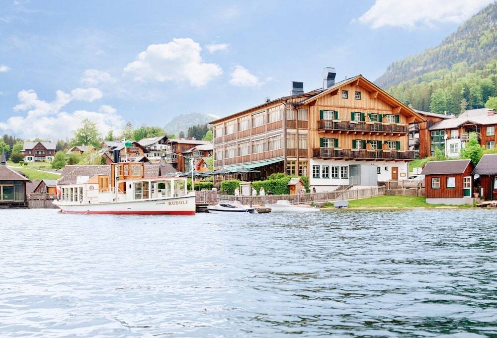 TAUROA Seehotel Grundlsee 1
