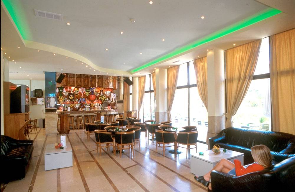 Poseidon Hotel and Apartments 2