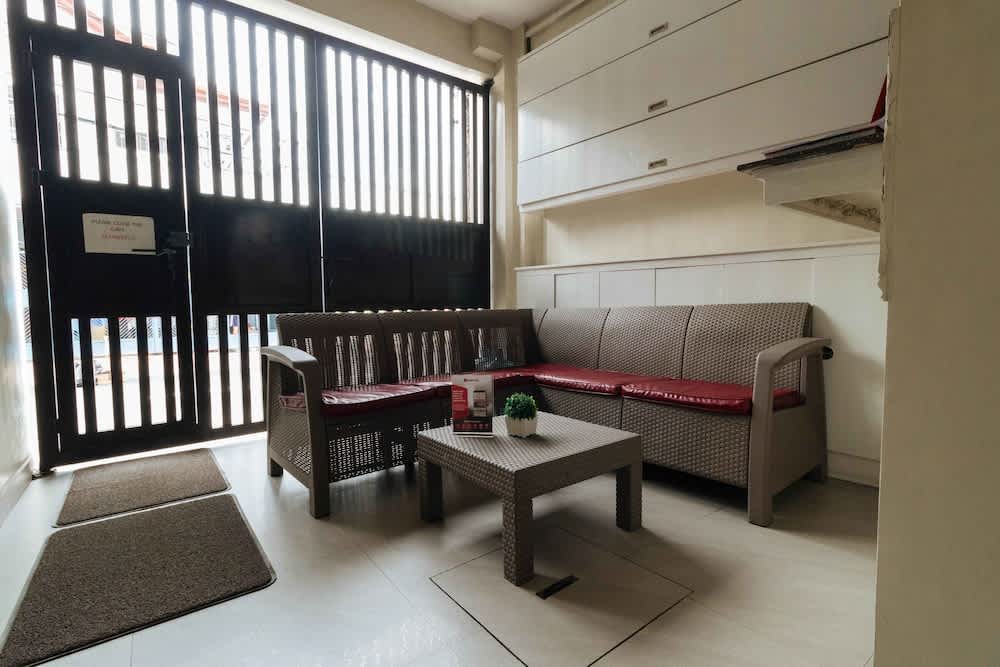 RedDoorz near NAIA Terminal 1 2