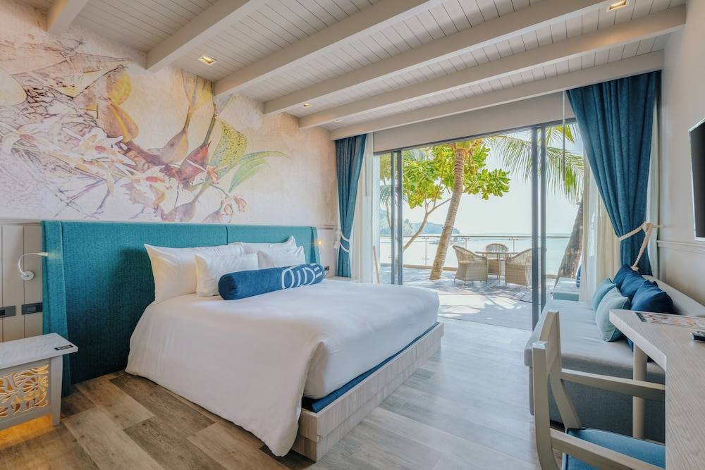 Hotel Tide Phuket Beachfront 2