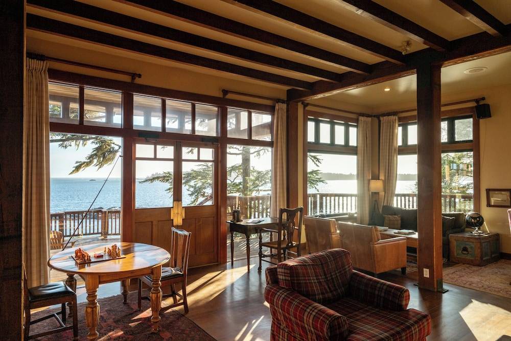 Middle Beach Lodge 2