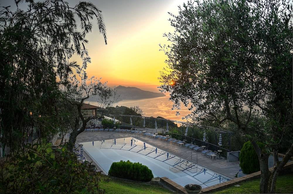 Gocce Di Capri Resort 1