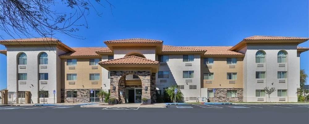 Wingate by Wyndham Chandler Phoenix 1