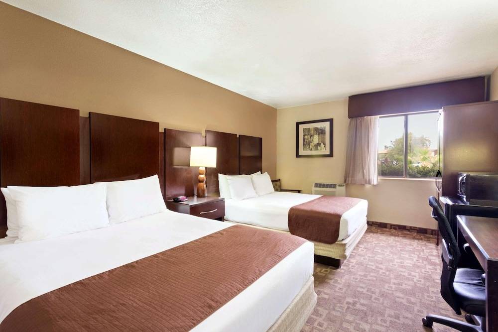 Rodeway Inn & Suites Chandler - Phoenix South I-10 2