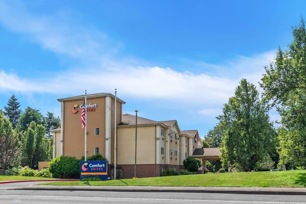 Comfort Suites Clackamas 1