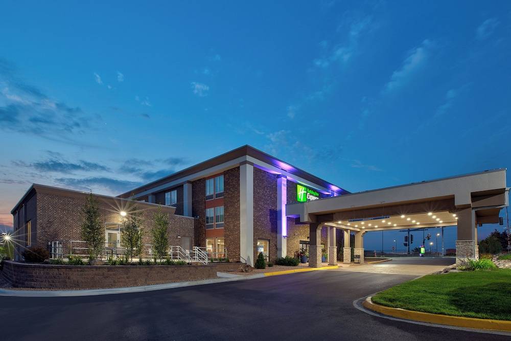 Holiday Inn Express & Suites Eden Prairie - Minneapolis by IHG 1