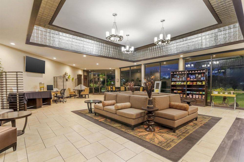 Best Western Plus Garden Court Inn 2