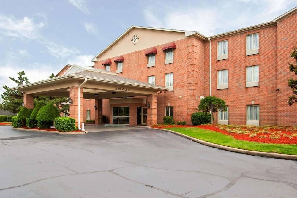 Quality Inn & Suites Germantown North 1
