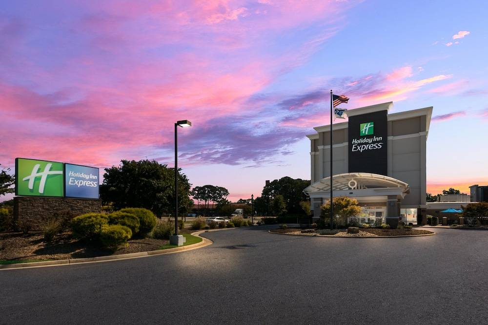 Holiday Inn Express HAMPTON - COLISEUM CENTRAL by IHG 1