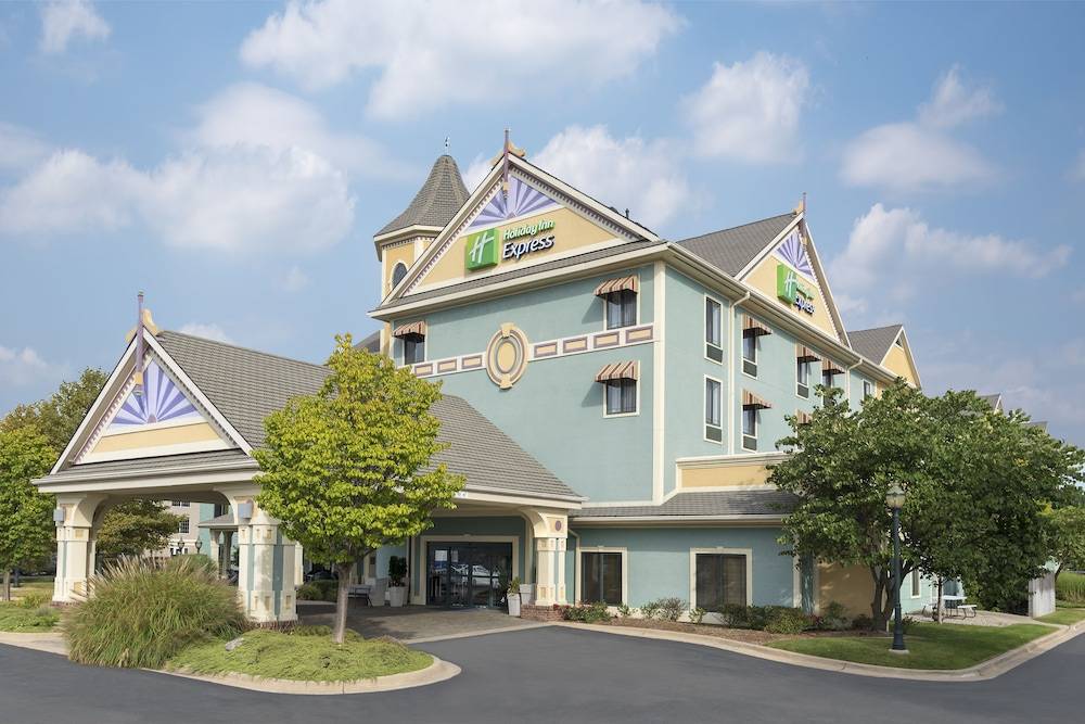 Holiday Inn Express HOLLAND by IHG 1