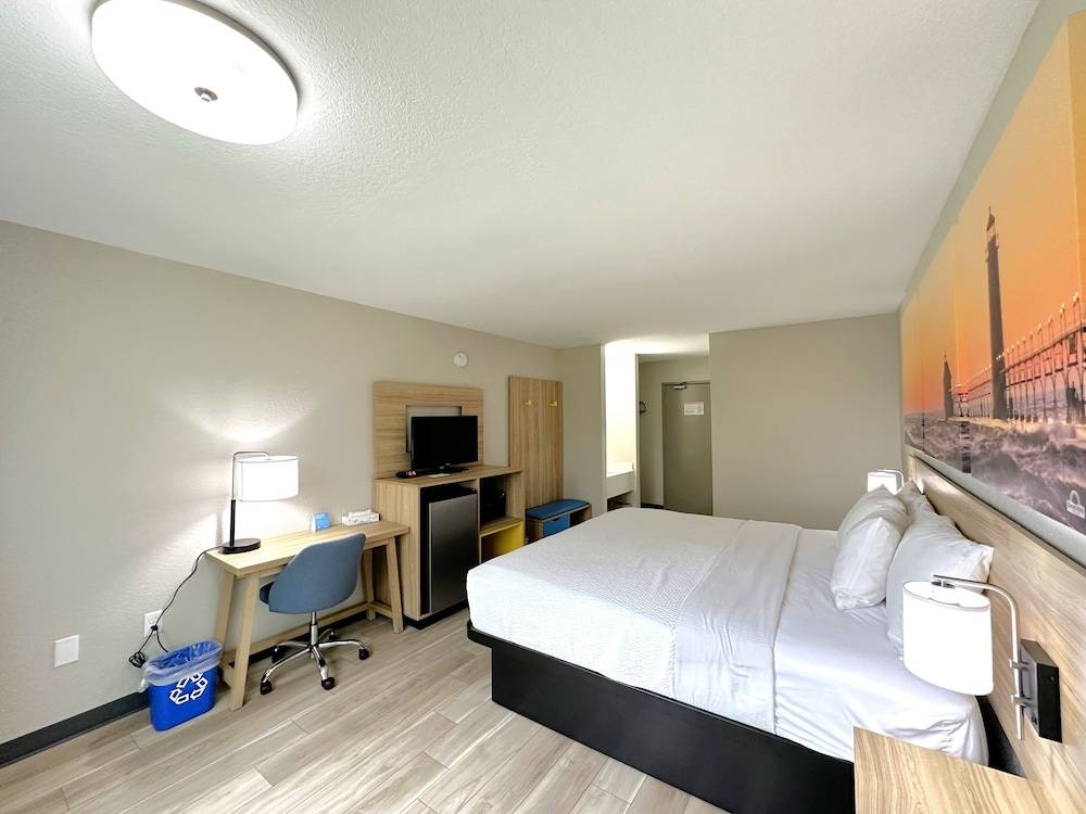 Days Inn by Wyndham Holland 2