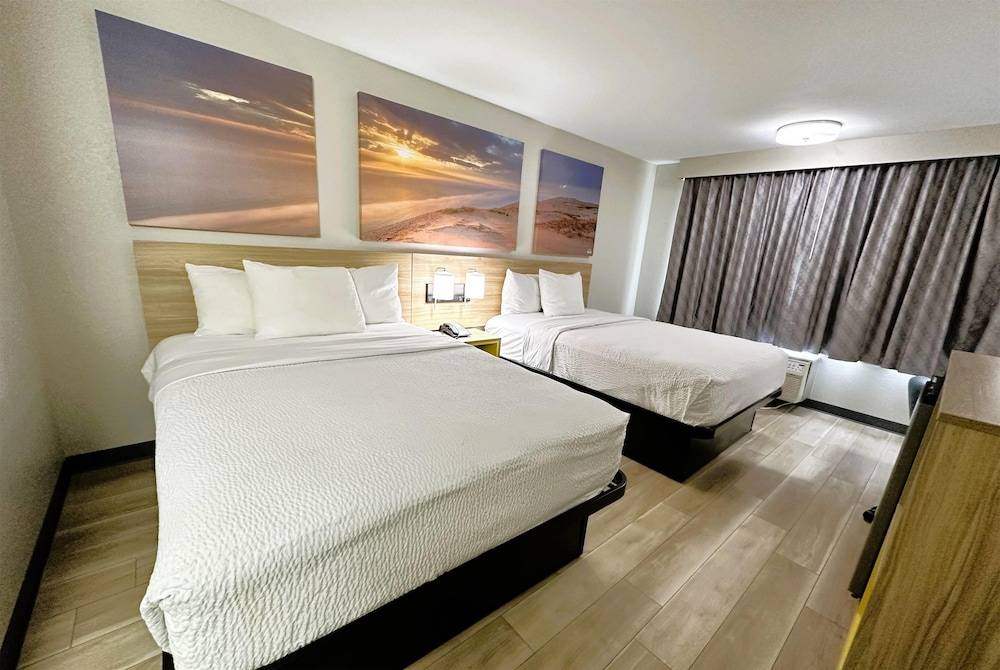 Days Inn by Wyndham Holland 1