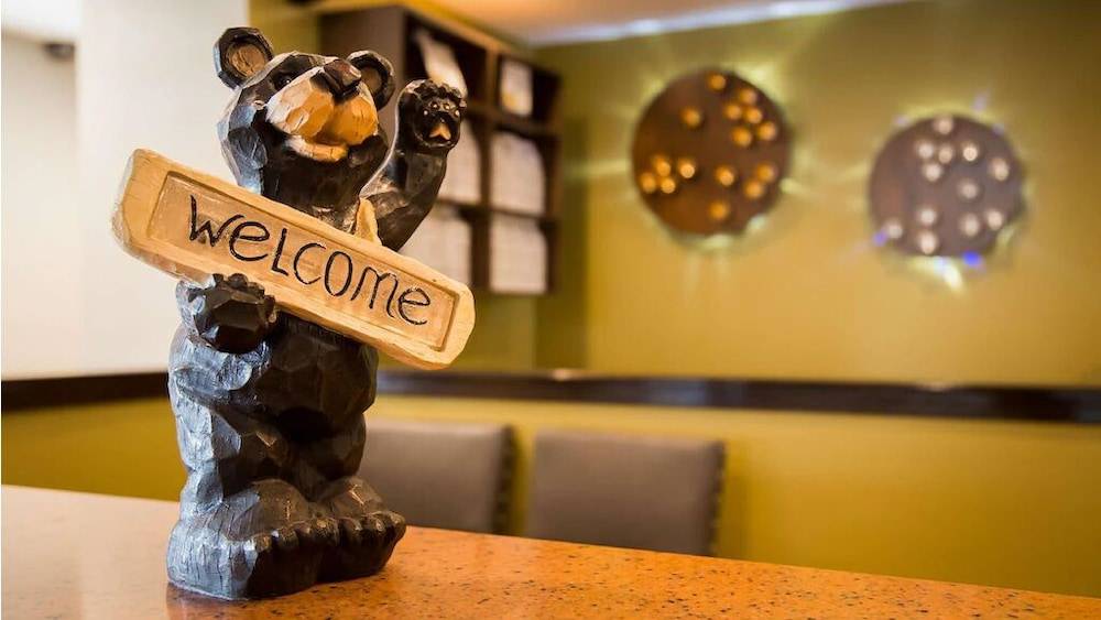 White Pine Inn & Suites 2