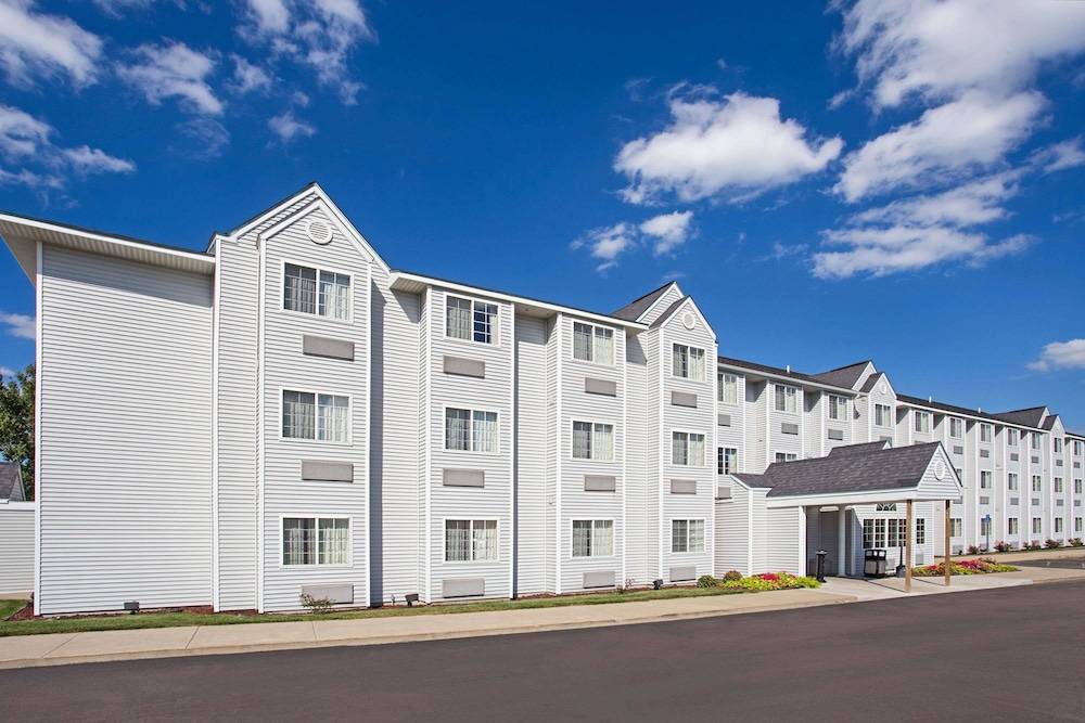 Microtel Inn & Suites by Wyndham Holland 1