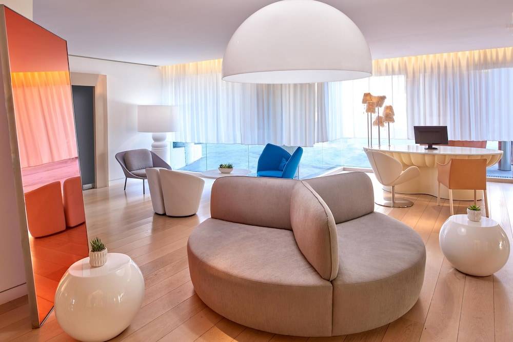 The Valorian West Hollywood, Curio Collection by Hilton 2