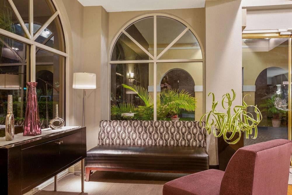 La Quinta by Wyndham Miami Lakes 2