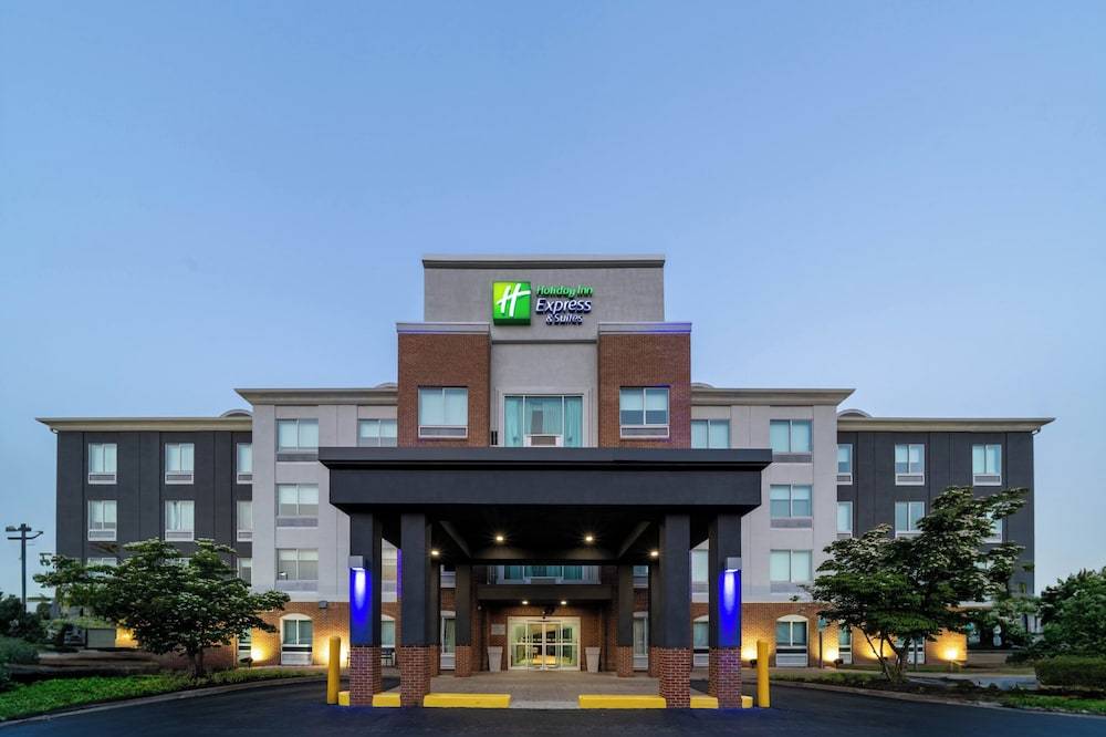 Holiday Inn Express & Suites WOODBRIDGE by IHG 1