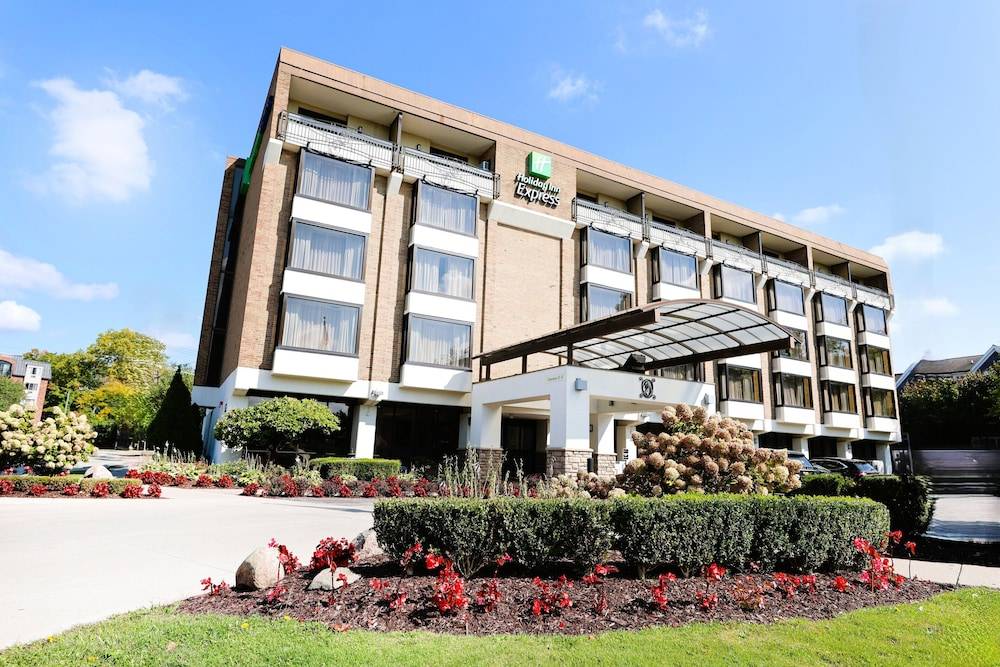 Holiday Inn Express DETROIT-BIRMINGHAM by IHG 1