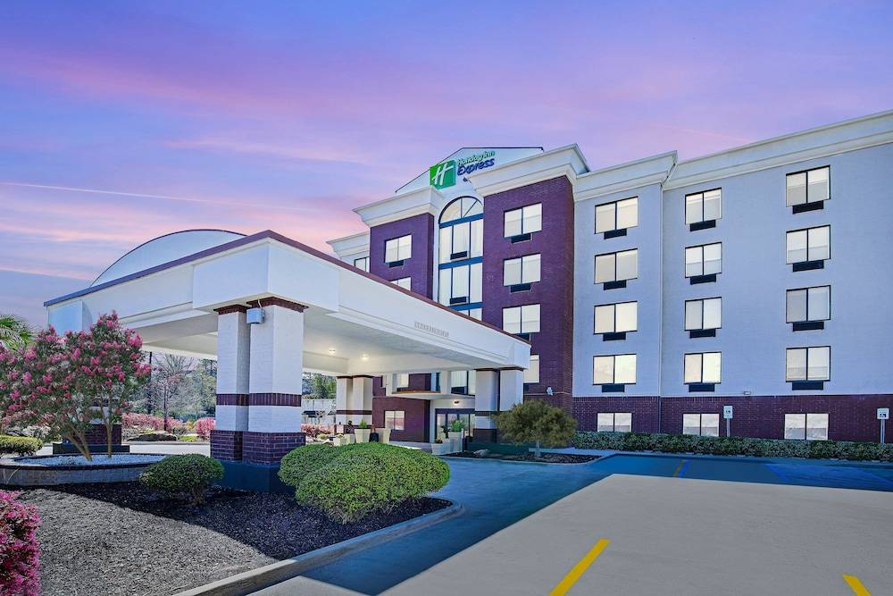 Holiday Inn Express & Suites BIRMINGHAM - INVERNESS 280 by IHG 1