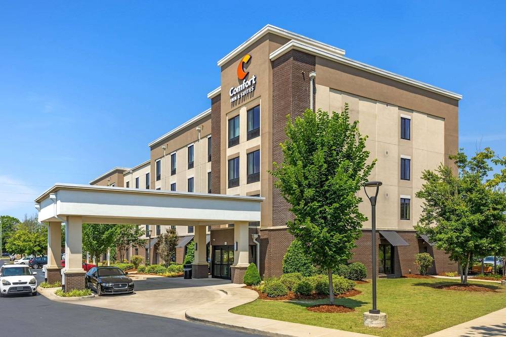 Comfort Inn & Suites At CrossPlex Village 1