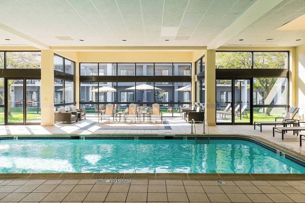 Courtyard by Marriott Chicago Naperville 1