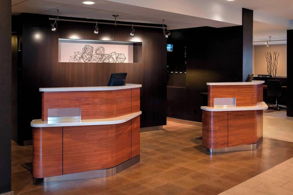 Courtyard by Marriott Chicago Naperville 2