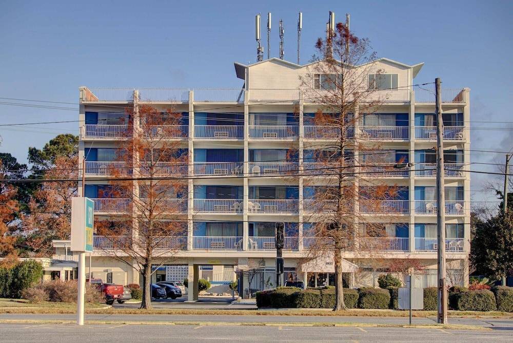 Motel 6 Norfolk, VA – East Little Creek 1